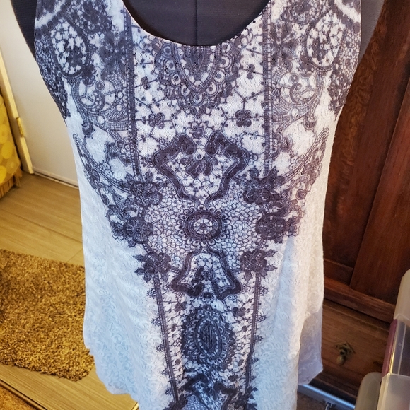 Creative Design Works White Lace Top - Picture 1 of 4